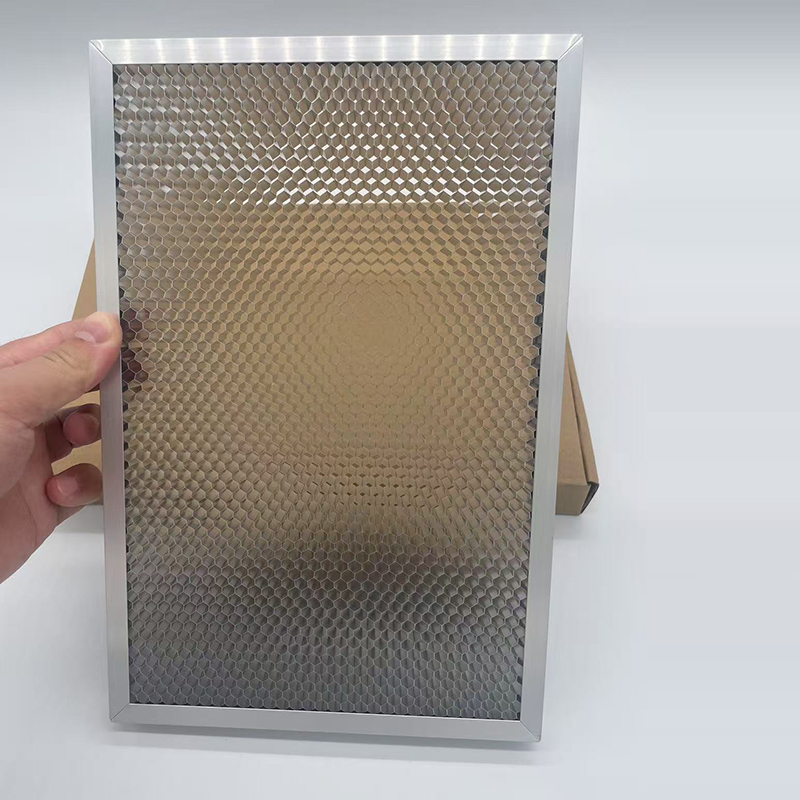 طاولة عمل ليزرية عالمية بتصميم - مراجعة Honeycomb Laser Bed وسعره